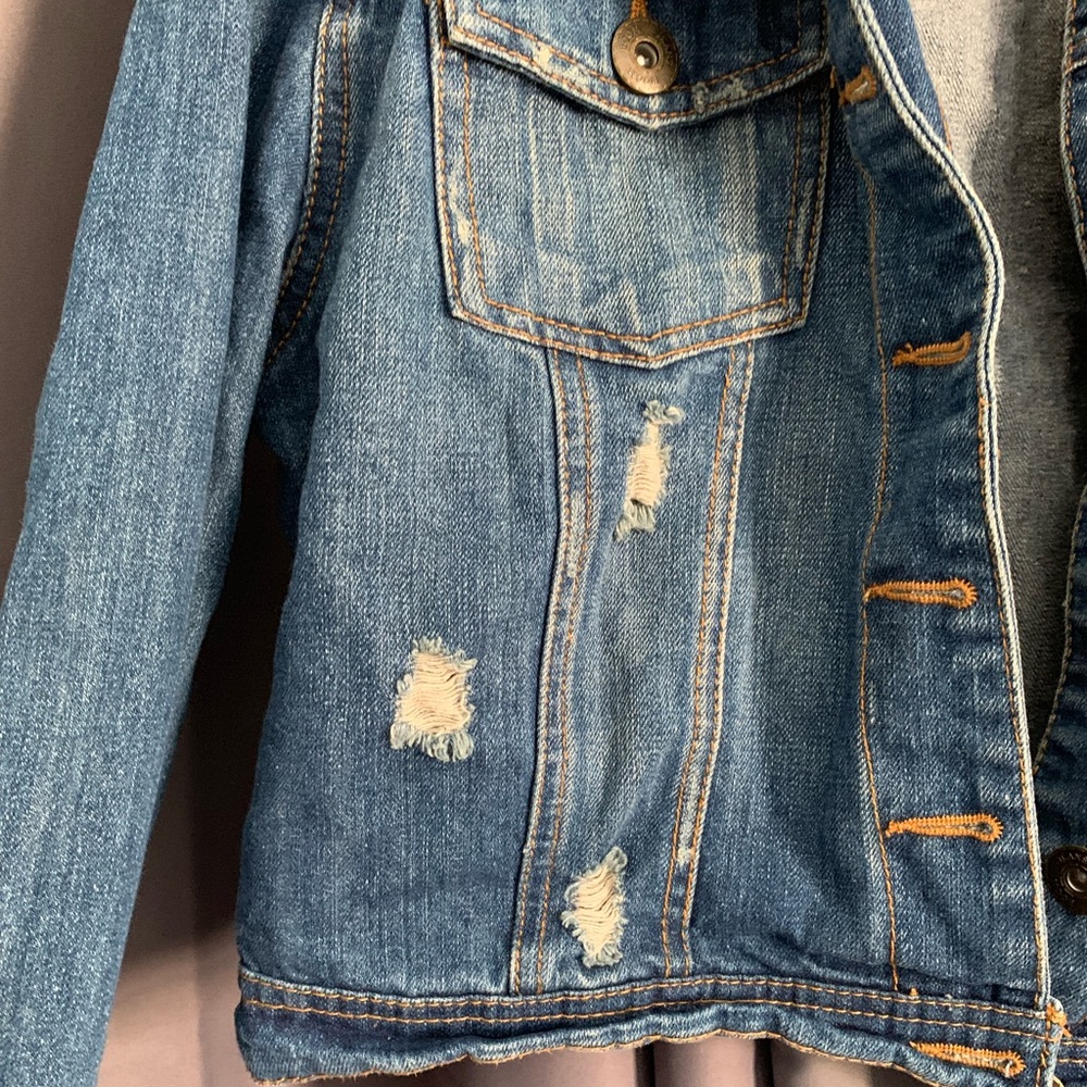 distressed jean jacket medium wash size medium - Picture 3 of 8